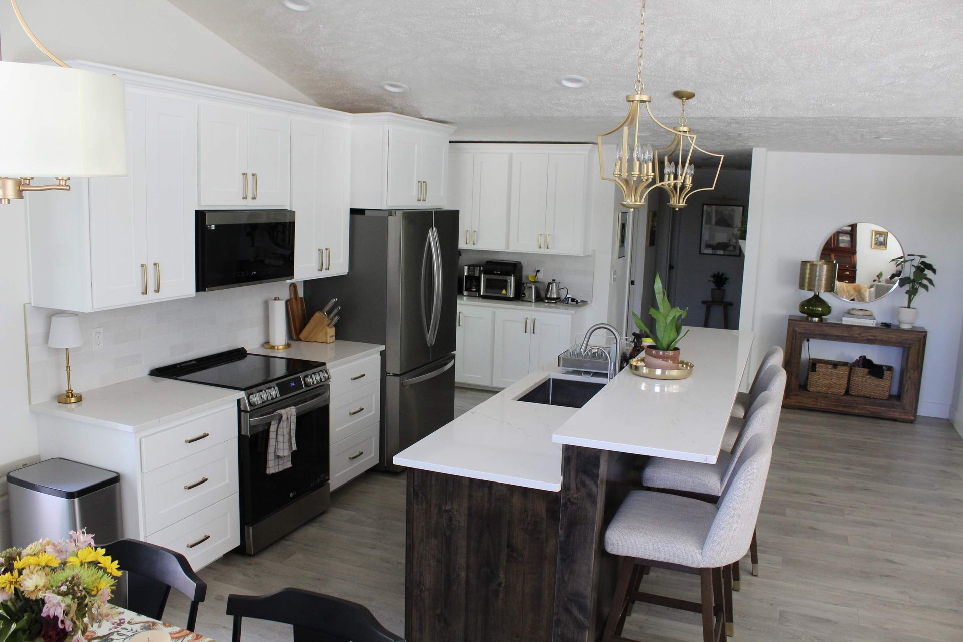 Kitchen & Living Room — Mount Vernon